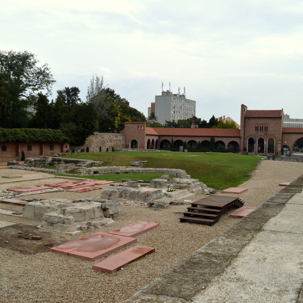 Nationales Denkmal des mittelalterlichen Ruinengartens - Székesfehérvár